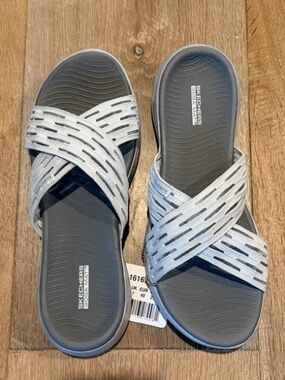 Skechers On-The-Go Women's Gray and White Crisscross Slide Sandals